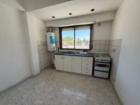 Departamento en Alquiler en Bernal Oeste, $ 750.000