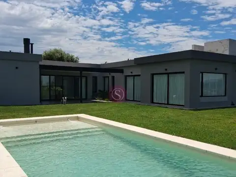 Casa en Alquiler de 3 dormitorios