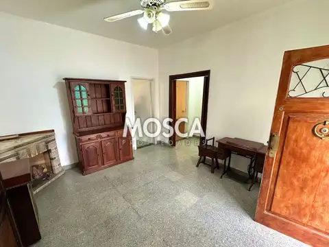 Casa en Alquiler con 2 cocheras