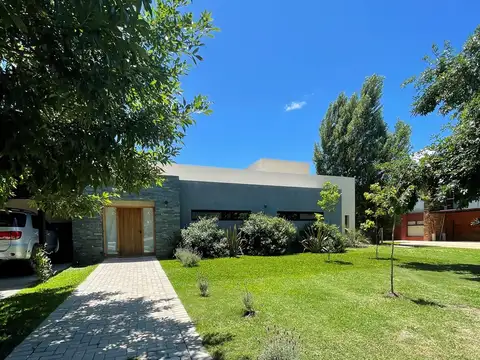 Venta Casa  Haras Santa Marìa, UF 284,  5 Amb. en 2 Plantas, El Remanso.  ALQUILADA .