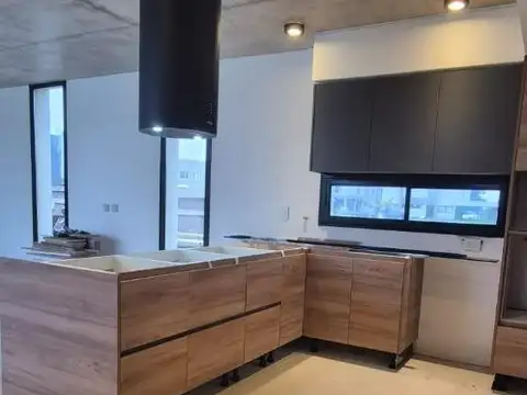 Casa 4 ambientes con 4 baños