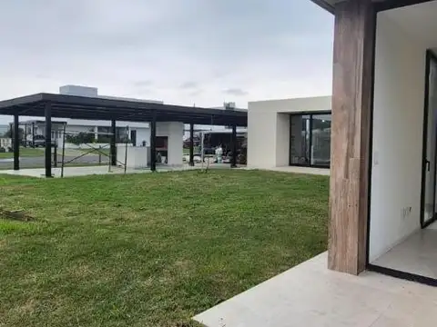 Casa en Venta en La Alameda, USD 275.000
