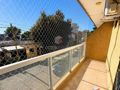 2 amb depto apto crédito a metros estación Villa Bosch ? Balcón al frente