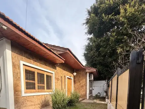 Casa 5 ambientes con 2 baños