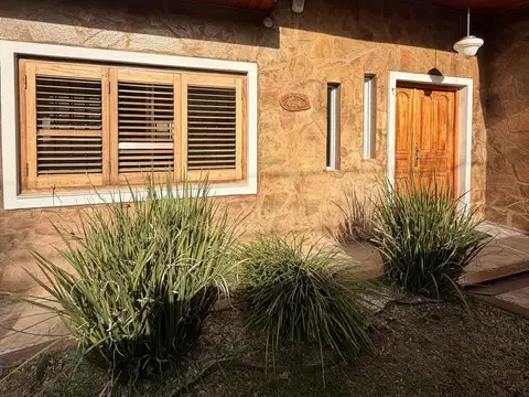 Venta Casa PH Independiente con Cochera 5 ambientes Patio Parrilla Punta Chica San Fernando