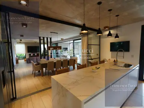 Casa en venta 5 ambientes lote central con pileta Terravista