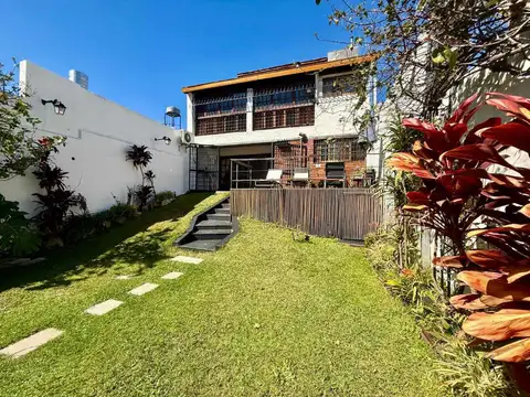 Casa en Venta con 4 cocheras