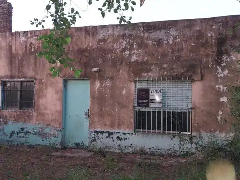 VENTA DE CASA A REMODELAR METROS DEL RIO CALLE LAS MORAS (PROXIMAS A CABAÑAS CAYASTA)BARRIO LA ALBOR