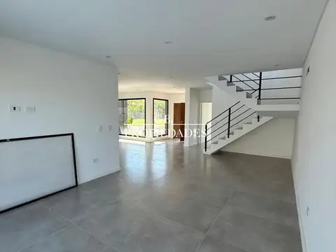 Casa en Alquiler en Pilar Del Este - Santa Sofia, USD 1.300