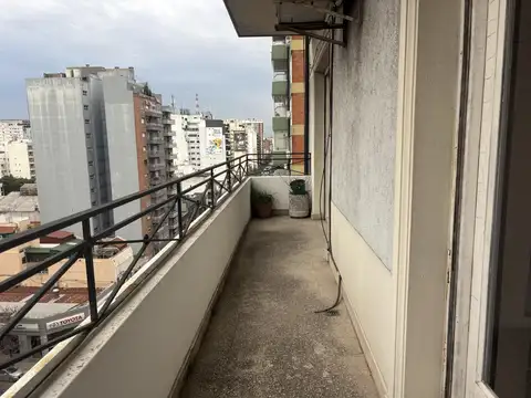 OPORTUNIDAD   Luminoso tres ambientes con balcón al frente venta Caballito