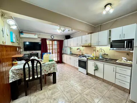 Casa en Venta con 2 cocheras