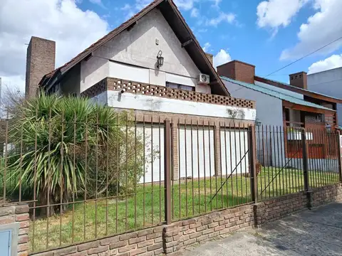CASA VENTA 5 AMBIENTES LUIS GUILLON APTA CREDITO