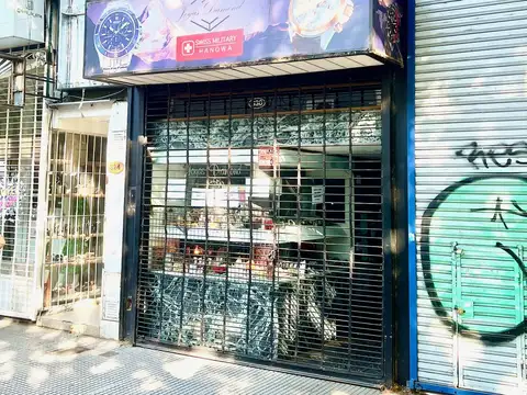 Único Local en El Centro de San Isidro, Sobre Calle 9 de Julio. Gran Vidriera
