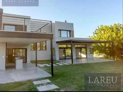 Casa en Alquiler de 3 dormitorios