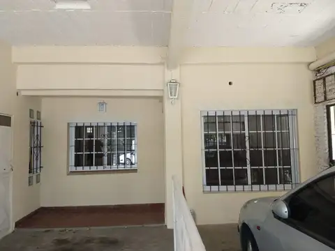 ALQUILER 3 AMB. CON COCHERA Y PATIO