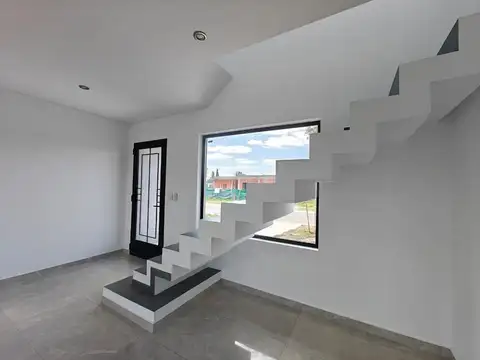Casa en Venta con 2 cocheras