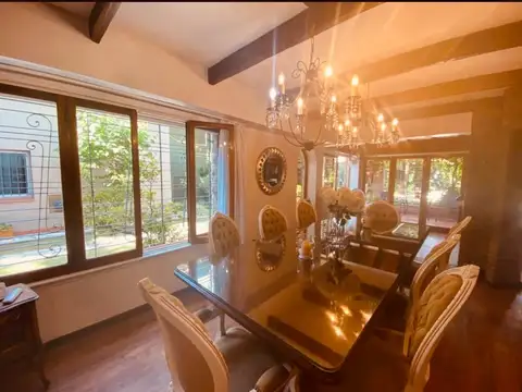 Casa 5 ambientes con 4 baños