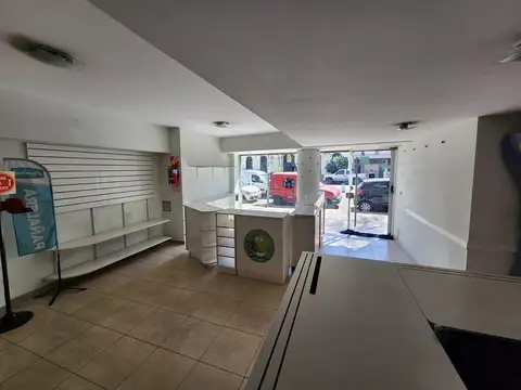 Local en Venta en Parque Chacabuco, USD 102.000