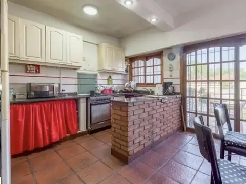 Depto Tipo Casa en Venta de 5 ambientes