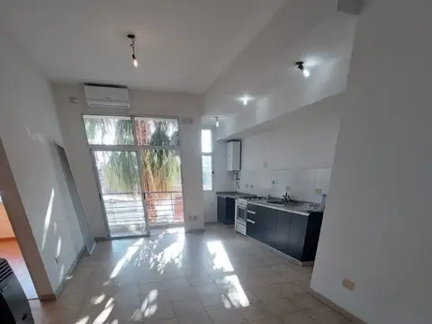 Depto Tipo Casa en Alquiler de 1 dormitorio
