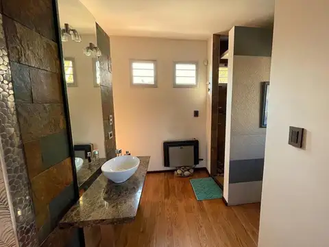 Casa en Venta en Barrio Parque Leloir, USD 250.000