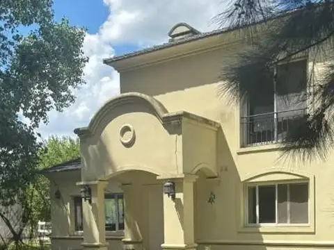 Casa en venta - 5 Dormitorios 5 Baños - Exaltación de la Cruz