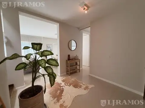 Casa en Venta con 6 cocheras