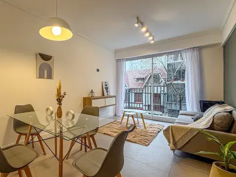 Venta Departamento 2 ambientes con Dependencia. Balcón al frente. Centro