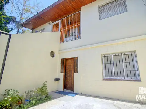 TRES VIVIENDAS EN BLOCK SOBRE LOTE DE 10X28.50