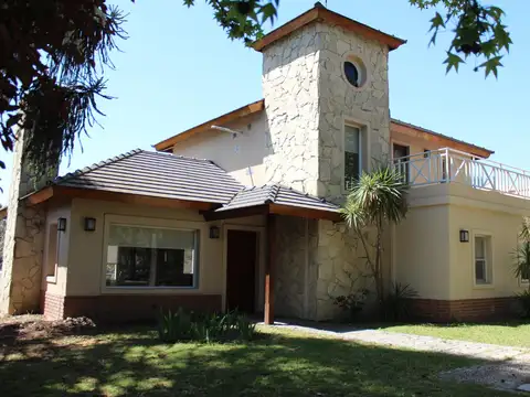 Venta , Alquiler Temporario. Casa  sobre el golf en  Golfers c.c