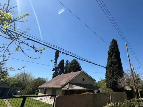 CASA - LA LONJA - PILAR - EXCELENTE UBICACIÓN A METROS DE RUTA 8 - 630 M2 DE TERRENO -