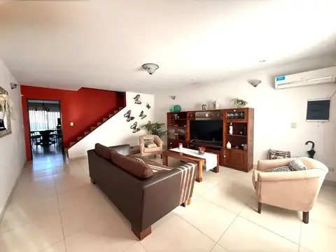 Casa 6 ambientes con 4 baños