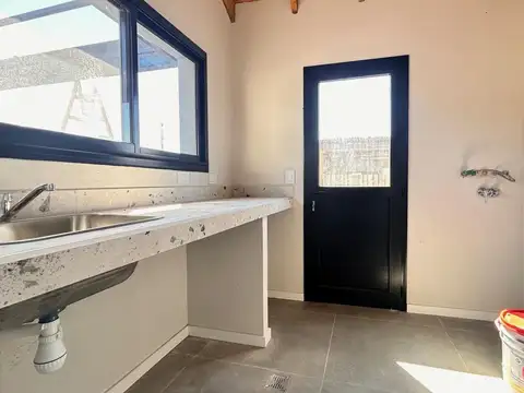 Casa 4 ambientes con 2 baños