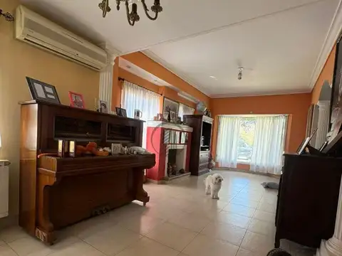 Casa 5 ambientes con 4 baños