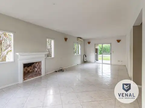 Casa 5 ambientes con 2 baños