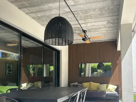 Casa en Alquiler Temporal en Punta Chica, USD 4.000