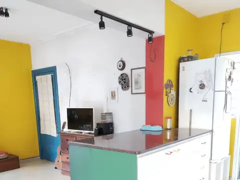 Casa 6 ambientes con 2 baños