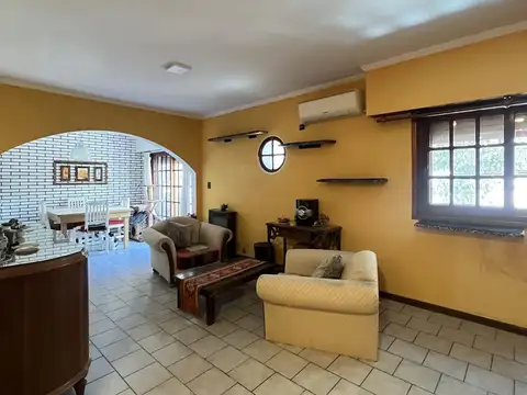 Depto Tipo Casa en Venta de 3 ambientes
