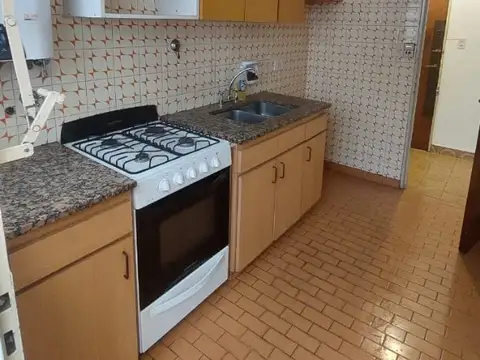 Departamento 2 ambientes en planta baja con patio