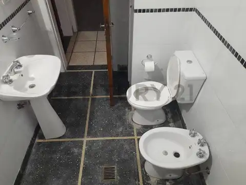 Casa en Alquiler con 3 cocheras