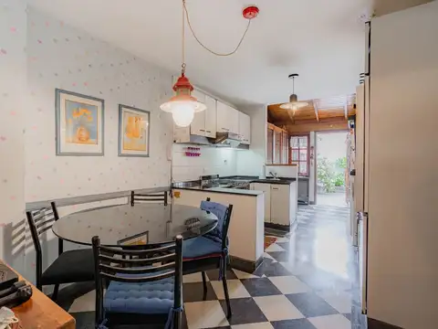 VENTA DUPLEX 4 AMB/ PATIO/2 COCH-PERMUTA FLORESTA