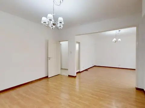 Casa en venta en Olivos 3 dormitorios, 2 baños, patio, terraza, pileta climatizada y cochera.