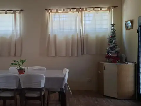 Casa 4 ambientes con 2 baños