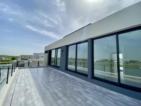 Casa 5 ambientes con 3 baños