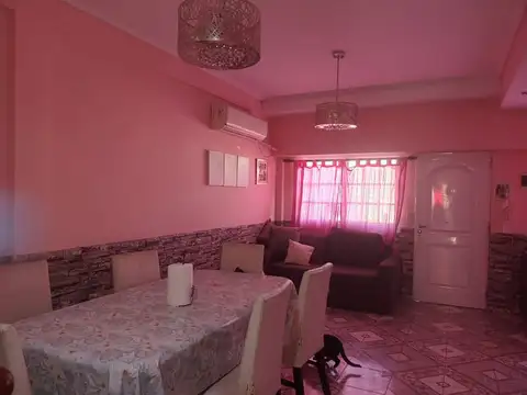 Casa 6 ambientes con 2 baños