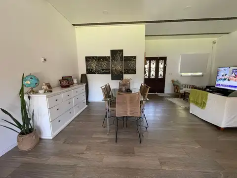 Casa 5 ambientes con 2 baños