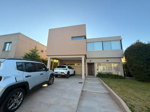 Impecable casa 6 ambientes en Altos de Hudson I