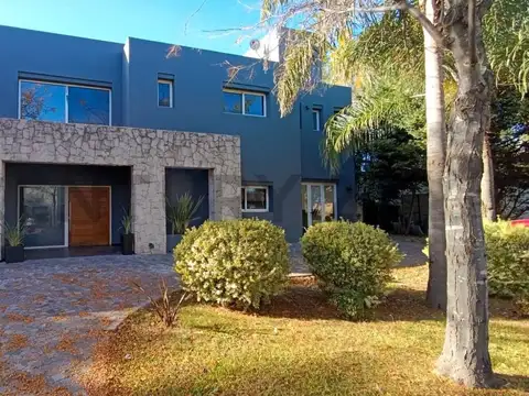 Venta Casa La Cesarina 5 ambientes