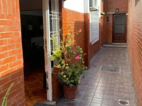 EXELENTE 6 AMBIENTES EN FLORESTA 