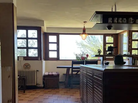 Casa 10 ambientes con 4 baños
